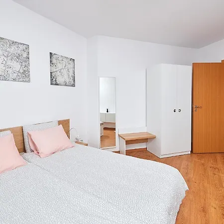 アパート Aleksandrovi Apartament *